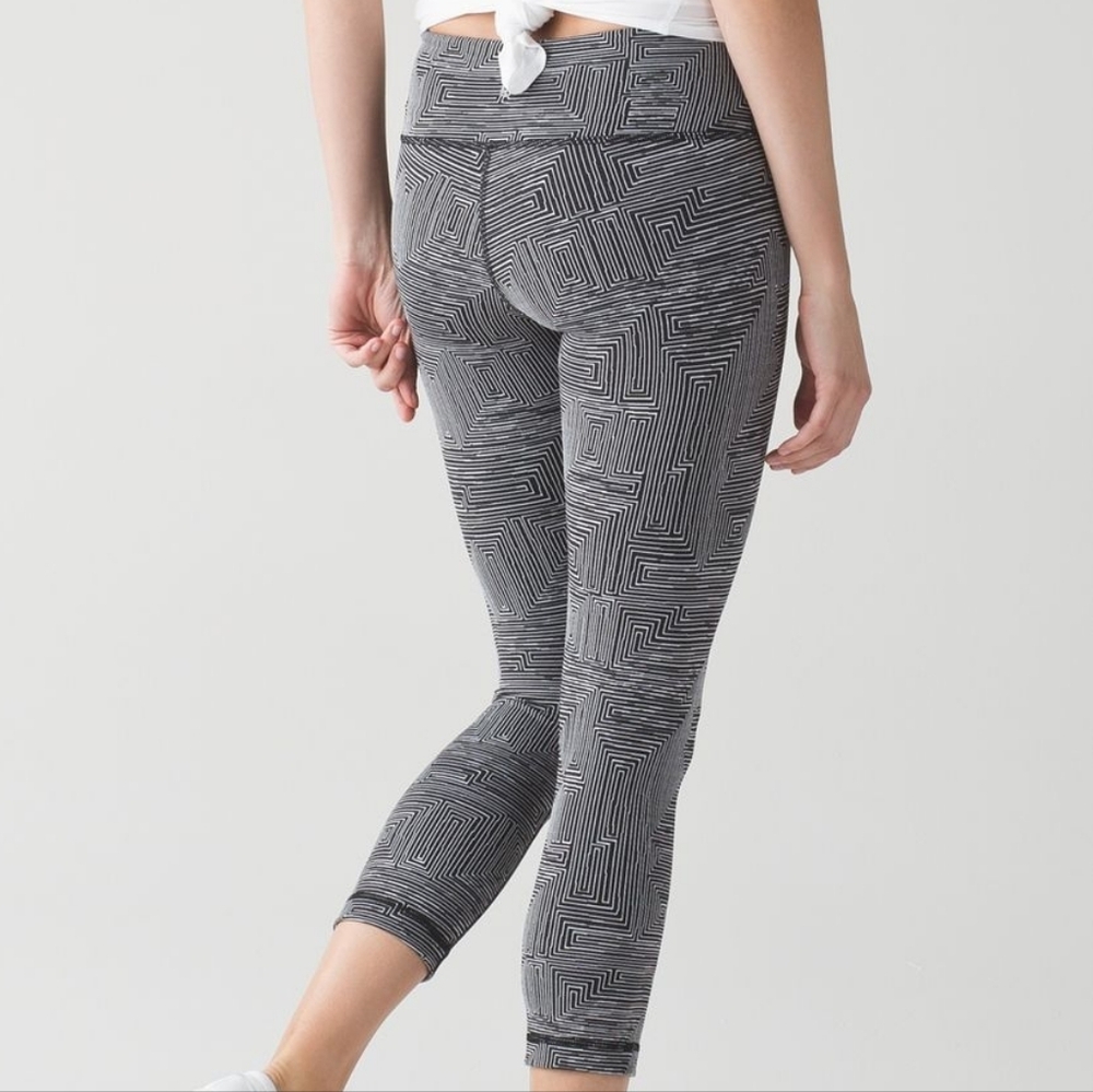 Lululemon Wunder Under Crop III Hi-Rise Leggings – Maze Jacquard White/Black – S